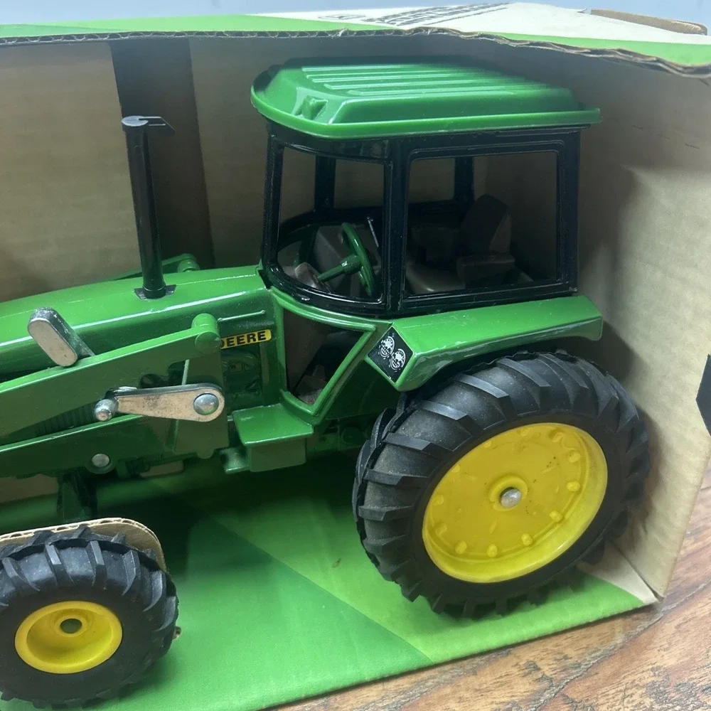New Ertl‎ John Deere 2550 Utility MFD W/End Loader Tractor #503 Die-Cast 1/16